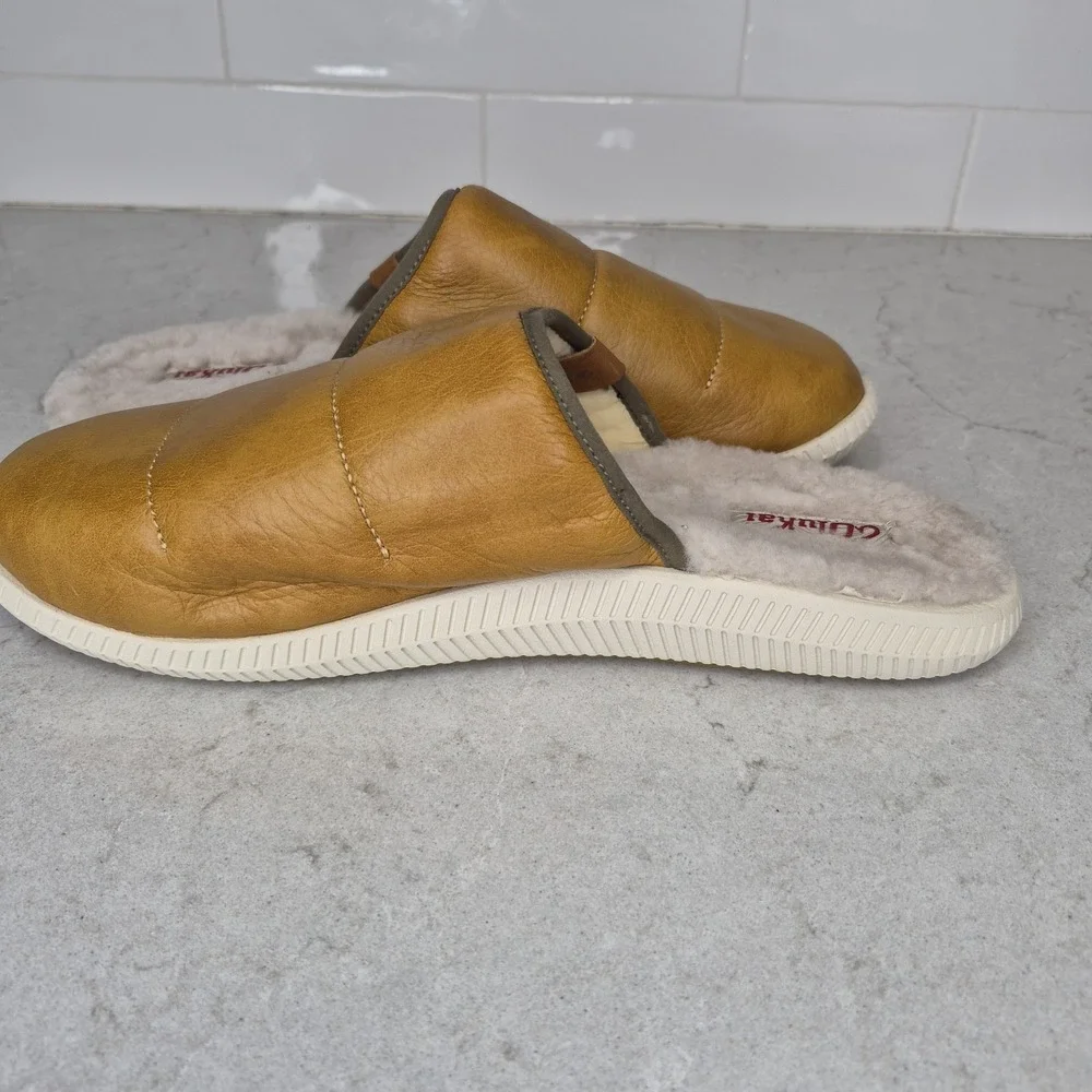 OluKai Mua 'Ili Slippers Men's 10 Leather Shearling Lined Mule Slip On Shoes‎